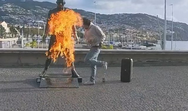 世界杯手机观看软件-记录报：焚烧C罗雕像的男子被警方抓获，并送往精神病院