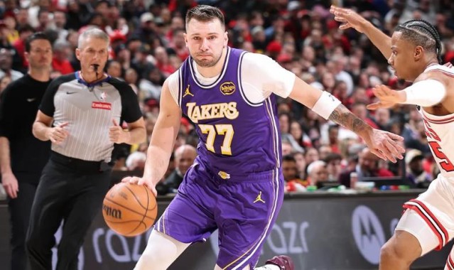 世界杯高清比赛视频-看了东契奇爆砍46+7+11，你该明白：库里有多了不起！